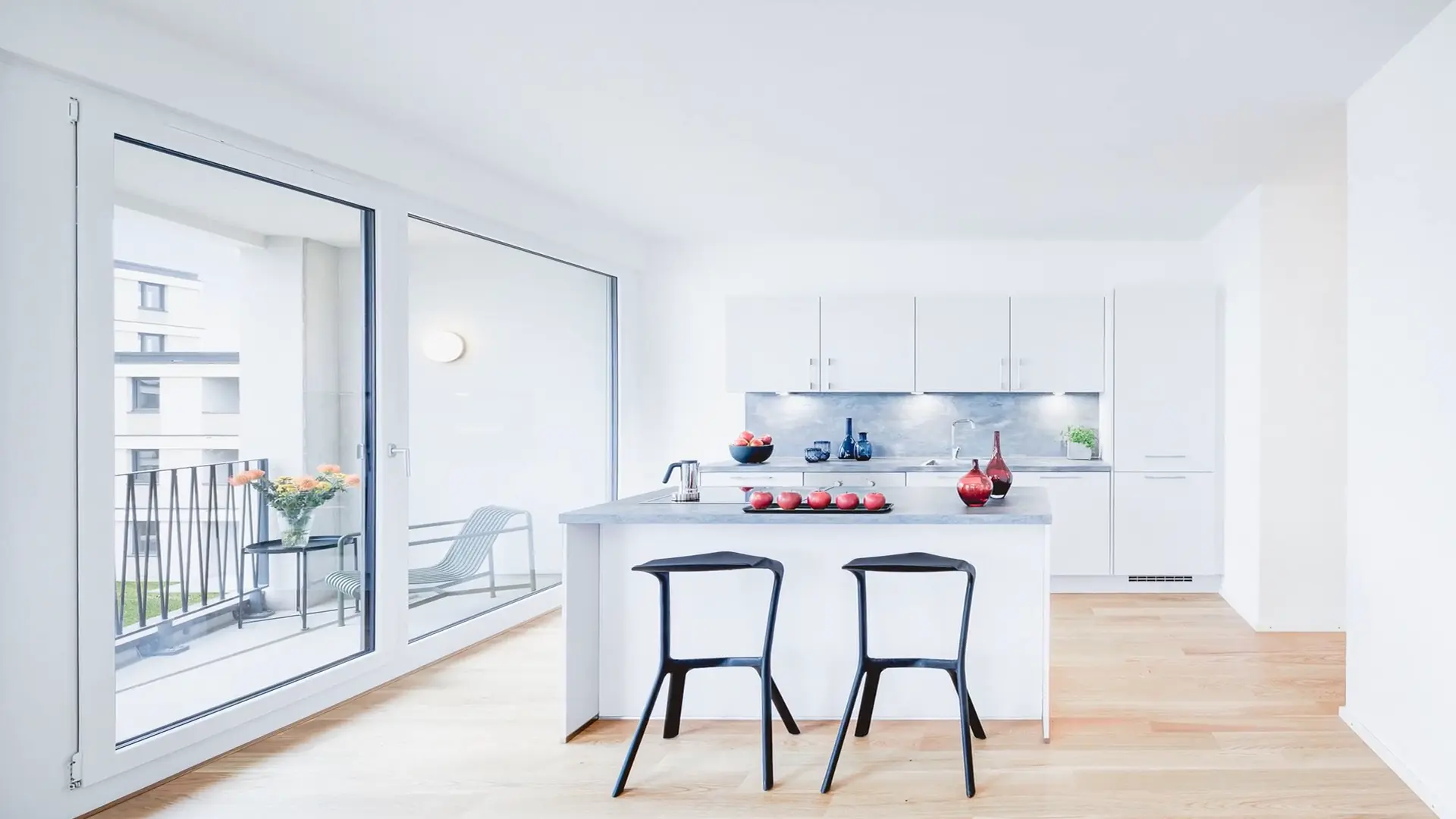 Stimmungsvoller Einblick in einen luxuriösen, modern gestalteten Wohnraum von KRANZ.